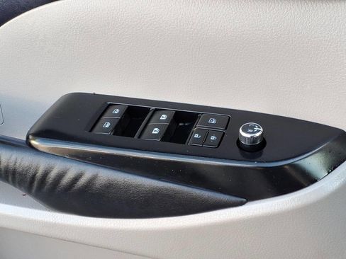 Used 2016 Toyota Highlander XLE FWD image 28