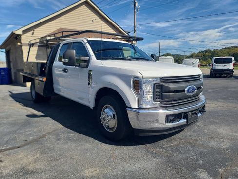 Used 2018 Ford F350 XL w/ Power Equipment Group image 2