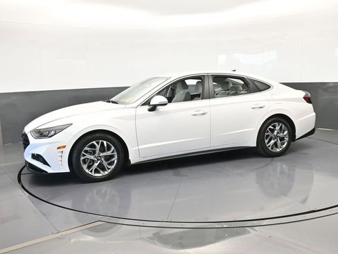 Used 2023 Hyundai Sonata SEL image 2