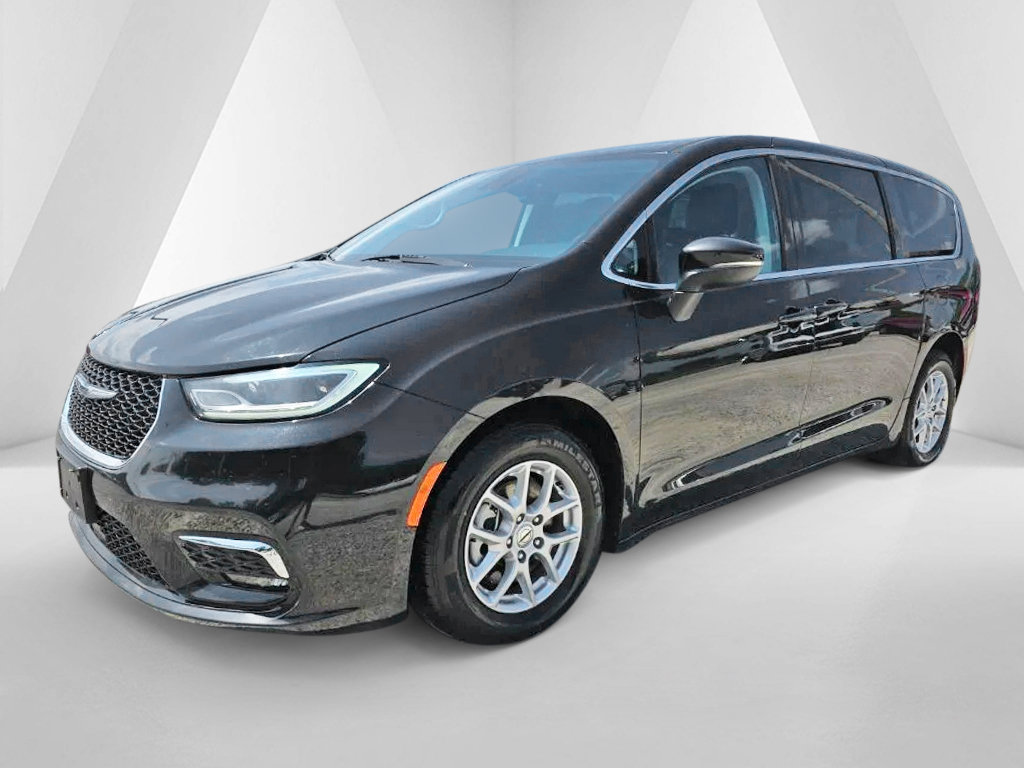 Used 2023 Chrysler Pacifica Touring-L FWD image 4