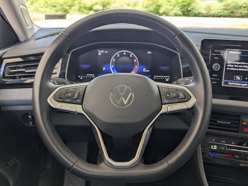 Used 2025 Volkswagen Jetta SE w/ Sunroof Package FWD image 24