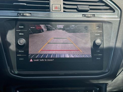 Used 2020 Volkswagen Tiguan SE w/ Panoramic Sunroof Package FWD image 11