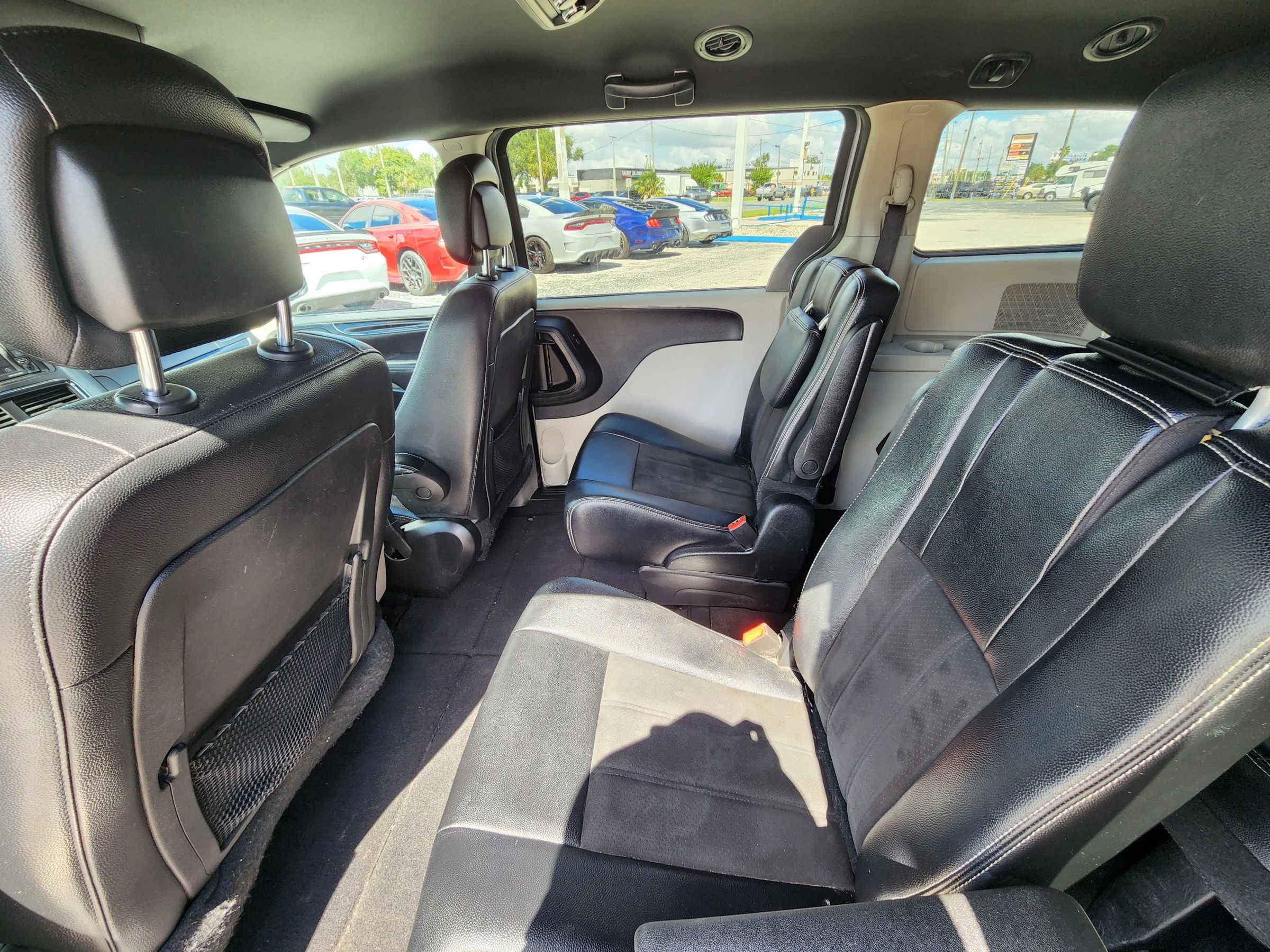 Used 2019 Dodge Grand Caravan SXT FWD image 13