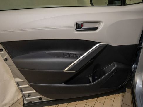 Certified 2024 Toyota Corolla Cross L image 10