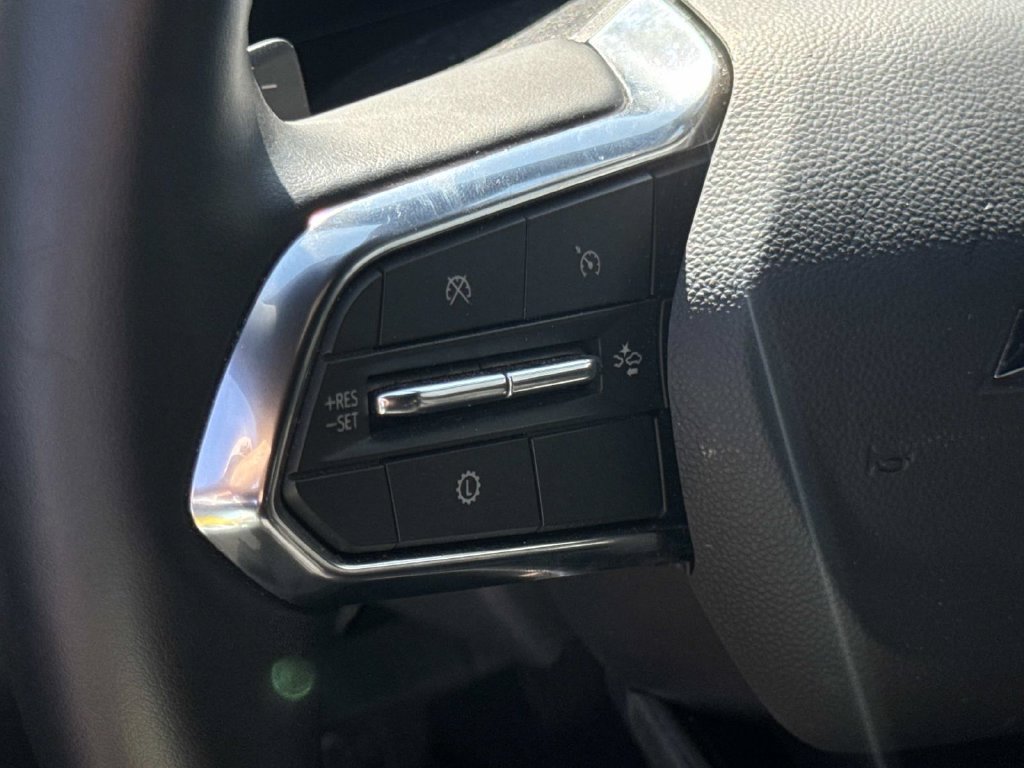 Used 2026 Chevrolet Equinox LT w/ Safety and Technology Package FWD image 17