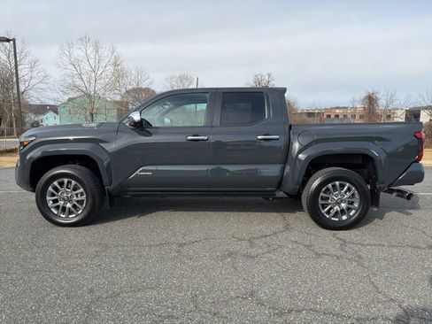 Used 2025 Toyota Tacoma TRD Off-Road image 5