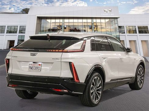 Used 2025 Cadillac Lyriq Sport image 6