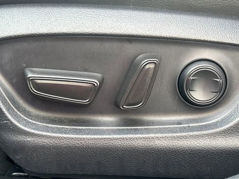 Used 2024 Toyota Camry SE image 9