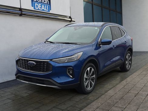 Used 2023 Ford Escape Platinum image 7