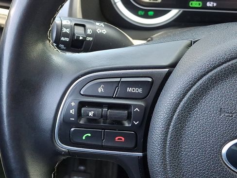 Used 2019 Kia Niro S Touring FWD image 21