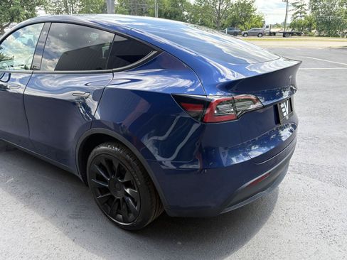 Used 2022 Tesla Model Y Long Range AWD/4WD image 6