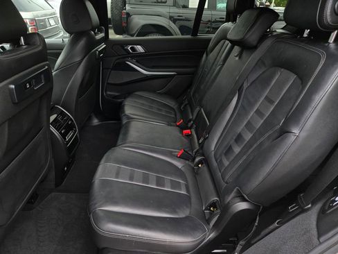 Used 2021 BMW X7 xDrive40i w/ M Sport Package AWD/4WD image 17