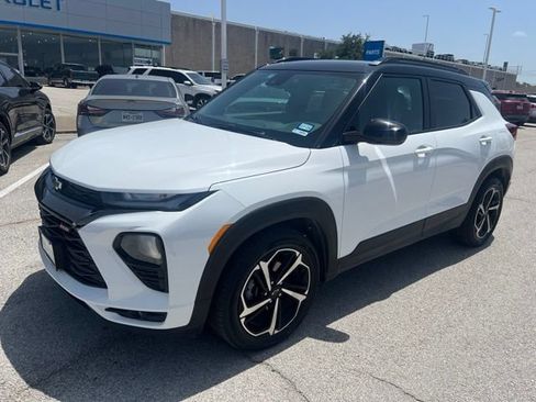 Used 2023 Chevrolet TrailBlazer RS w/ Convenience Package FWD image 2
