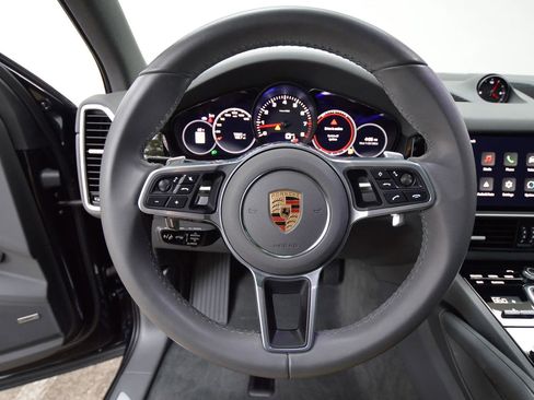 Used 2023 Porsche Cayenne Platinum Edition image 38