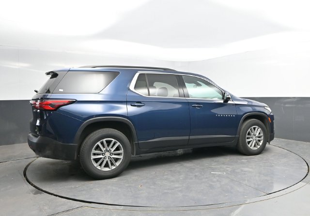 Used 2023 Chevrolet Traverse LT FWD image 2