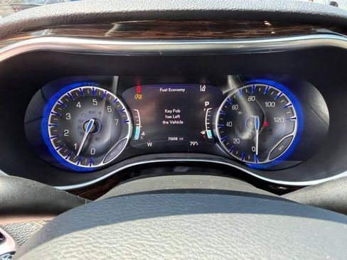 Used 2022 Chrysler Pacifica Limited w/ Uconnect Theater Family Group AWD/4WD image 13