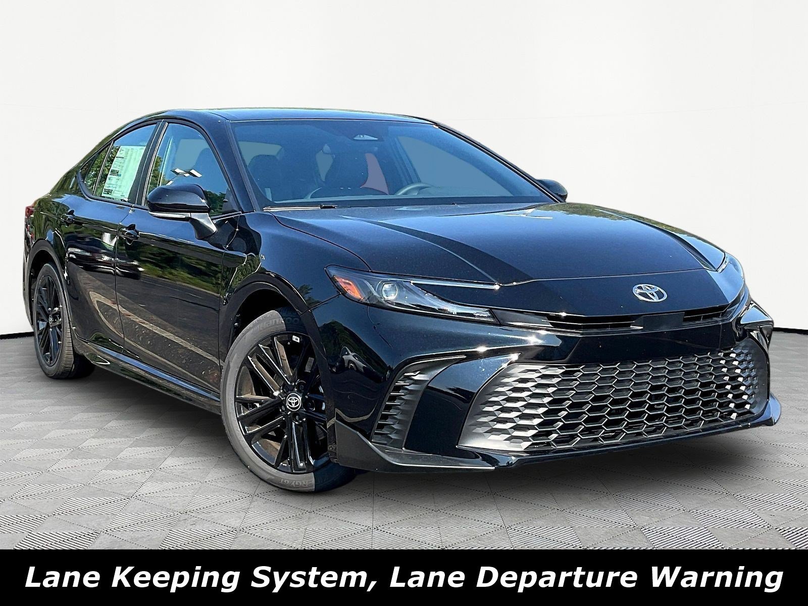 Used 2026 Toyota Camry SE AWD/4WD image 3