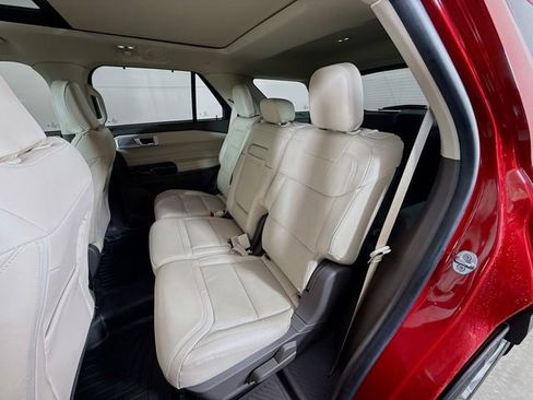 Used 2021 Ford Explorer Platinum w/ Equipment Group 601A image 27