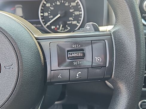 Used 2023 Nissan Rogue S AWD/4WD image 18