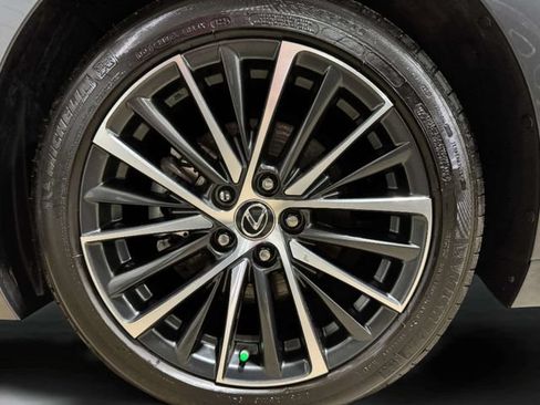 Used 2024 Lexus ES 350 w/ Premium Package FWD image 32