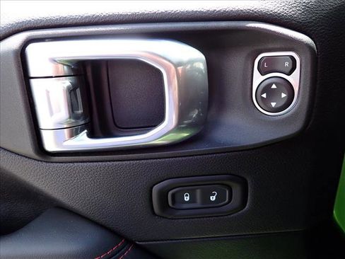 Used 2025 Jeep Wrangler Rubicon AWD/4WD image 12