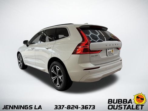 Used 2022 Volvo XC60 B5 Momentum w/ Protection Package Premier FWD image 3