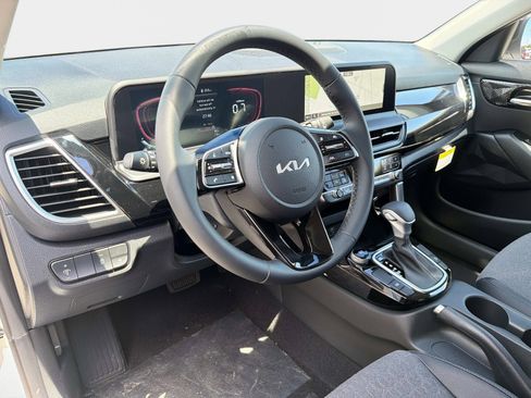 New 2026 Kia Seltos S FWD image 18