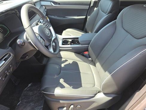 Certified 2025 Hyundai Palisade SEL image 28