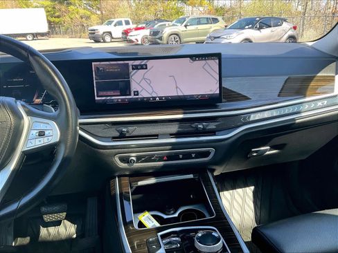 Used 2024 BMW X7 xDrive40i w/ Executive Package image 18