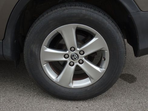 Used 2015 Toyota RAV4 XLE AWD/4WD image 10