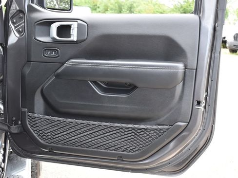 Used 2022 Jeep Wrangler Unlimited Sahara w/ LED Lighting Group AWD/4WD image 27
