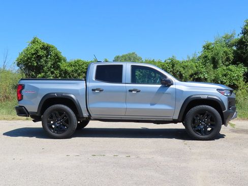 Certified 2024 Chevrolet Colorado Trail Boss w/ Technology Package AWD/4WD image 2