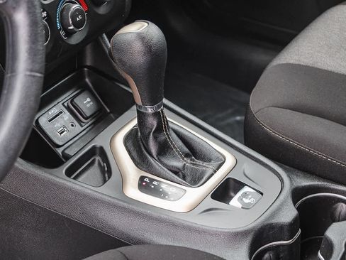 Used 2018 Jeep Cherokee Latitude image 20