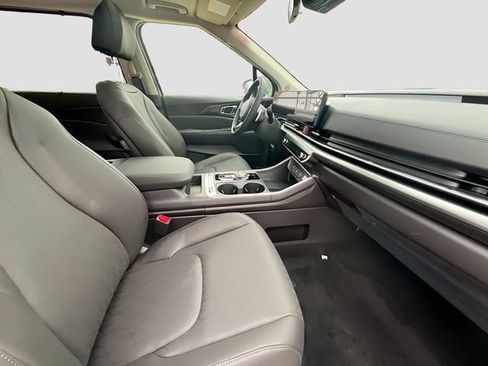 New 2026 Kia Carnival SX w/ SX Dark Edition Package FWD image 31