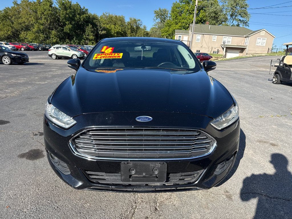 Used 2016 Ford Fusion SE w/ Equipment Group 202A FWD image 3
