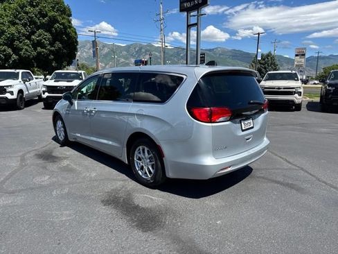 Used 2023 Chrysler Voyager LX FWD image 5