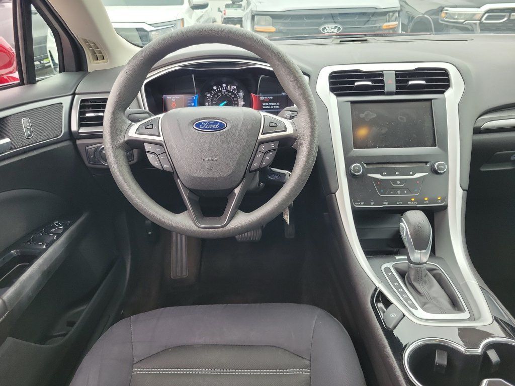 Used 2014 Ford Fusion SE FWD image 12