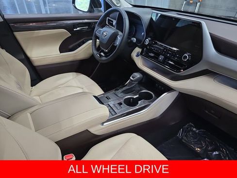 Used 2021 Toyota Highlander Platinum AWD/4WD image 10