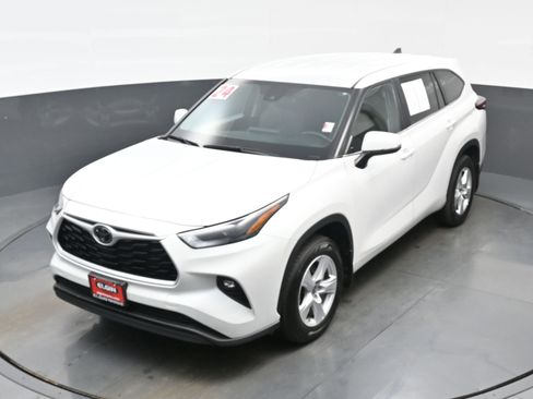 Used 2024 Toyota Highlander LE AWD/4WD image 36
