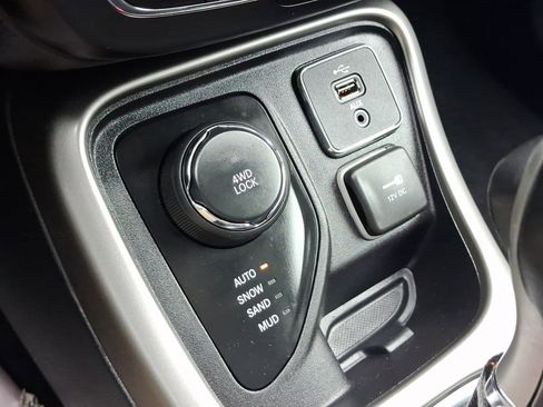 Used 2019 Jeep Compass Latitude w/ Popular Equipment Group image 28