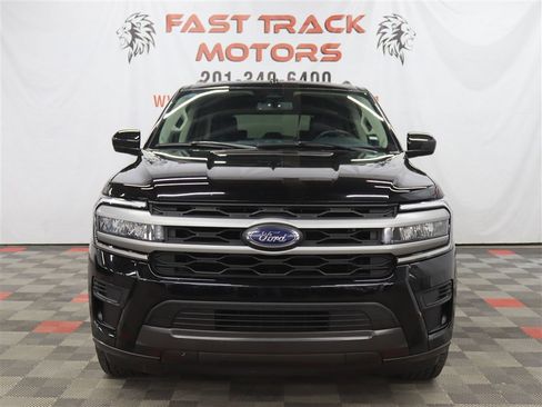 Used 2024 Ford Expedition Max XLT image 2