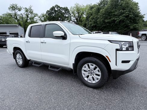 Used 2022 Nissan Frontier SV w/ Technology Package RWD image 2