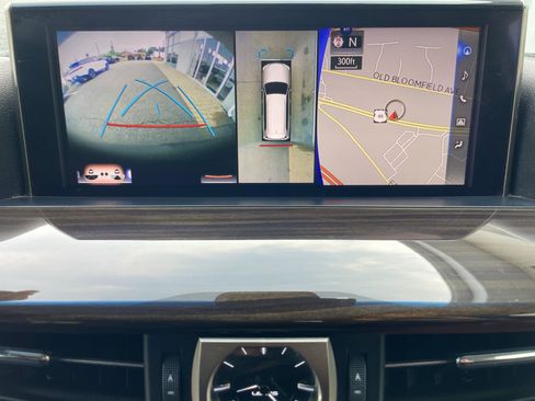 Used 2019 Lexus LX 570 4WD w/ Luxury Package image 28