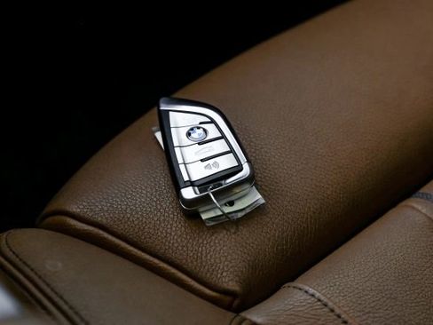 Used 2018 BMW M550i xDrive image 69