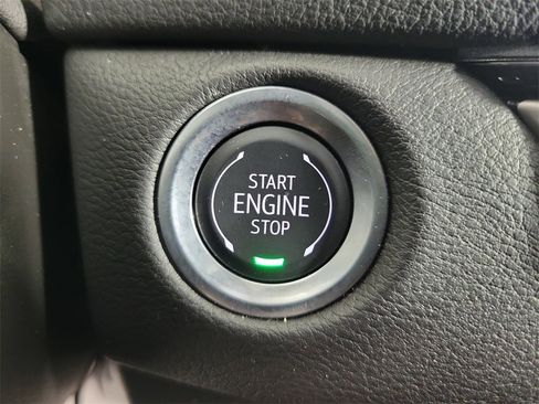 Certified 2025 Cadillac XT4 Premium Luxury image 28