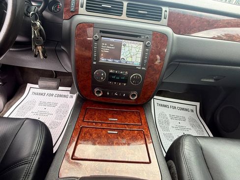 Used 2012 Chevrolet Avalanche LTZ AWD/4WD image 23