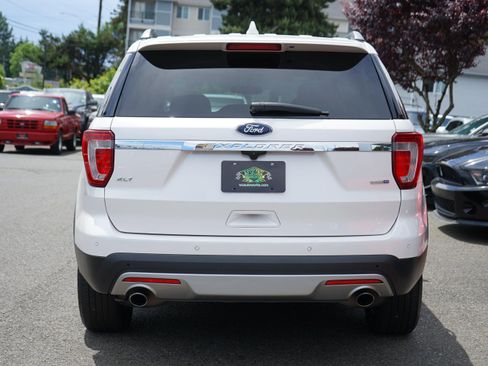 Used 2016 Ford Explorer XLT w/ Equipment Group 202A AWD/4WD image 4