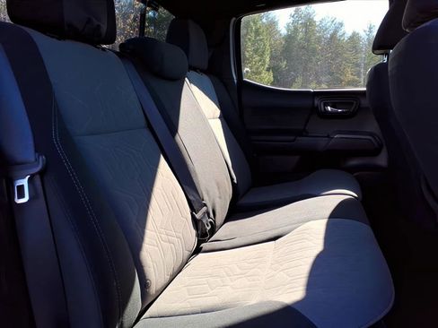 Used 2020 Toyota Tacoma TRD Sport image 11