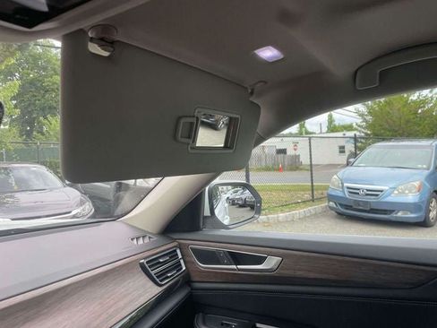 Used 2025 Volkswagen Atlas SEL AWD/4WD image 35