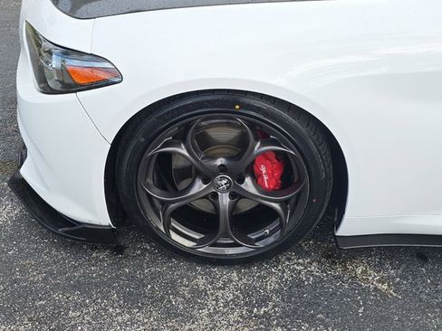 Used 2019 Alfa Romeo Giulia w/ Quick Order Package 22K Sport image 5